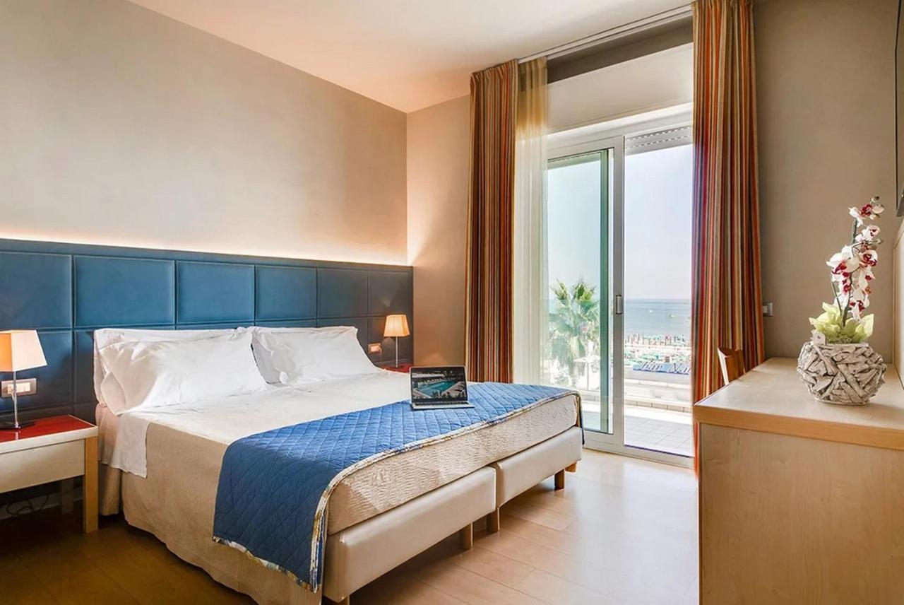 Hotel Kursaal - Fronte Mare Con Piscina Riccione Esterno foto