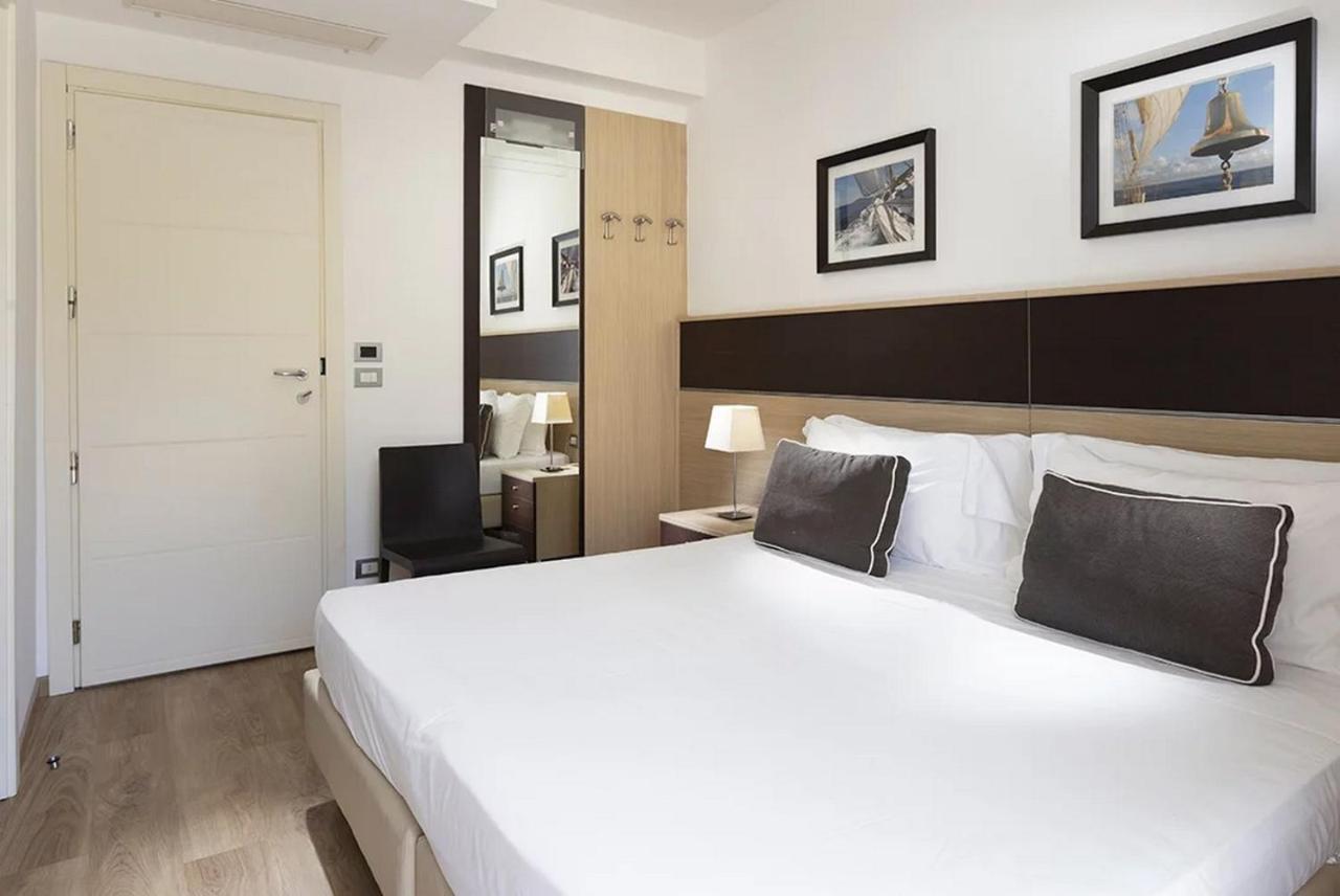 Hotel Kursaal - Fronte Mare Con Piscina Riccione Esterno foto