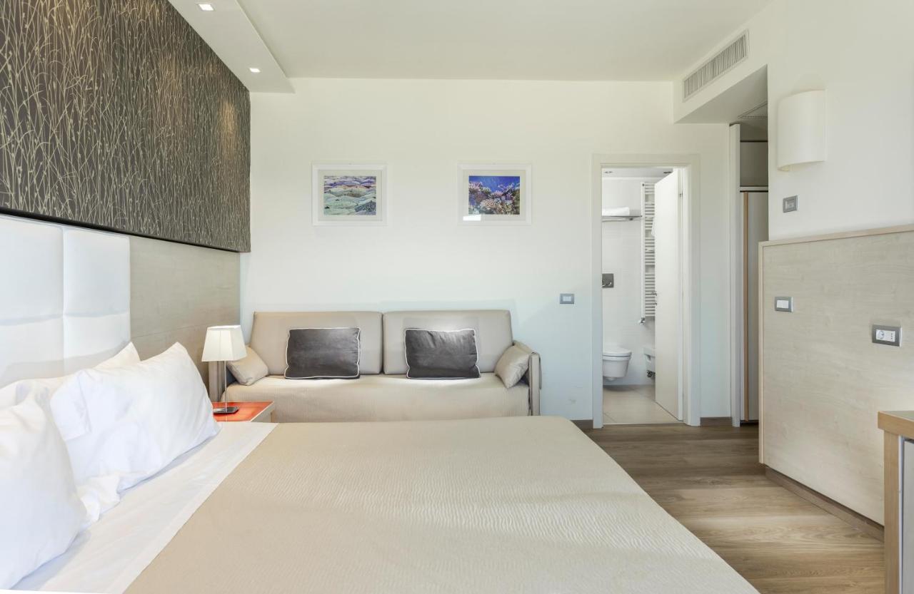 Hotel Kursaal - Fronte Mare Con Piscina Riccione Esterno foto