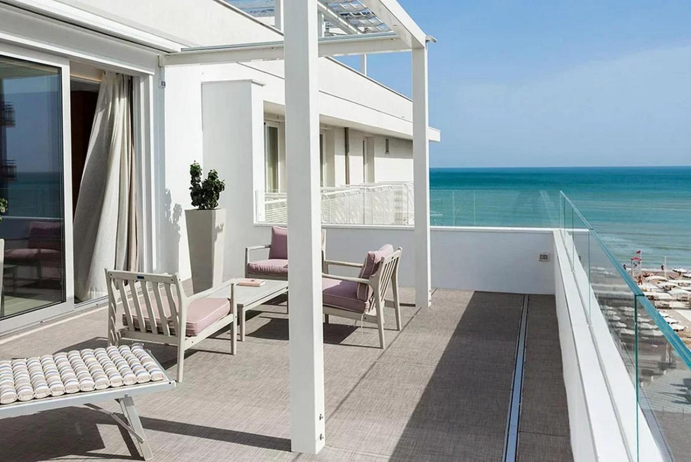 Hotel Kursaal - Fronte Mare Con Piscina Riccione Esterno foto