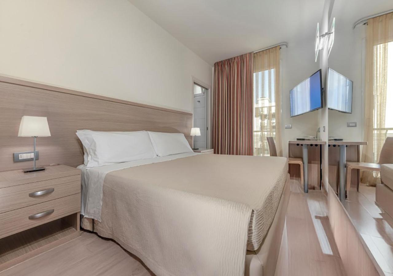 Hotel Kursaal - Fronte Mare Con Piscina Riccione Esterno foto
