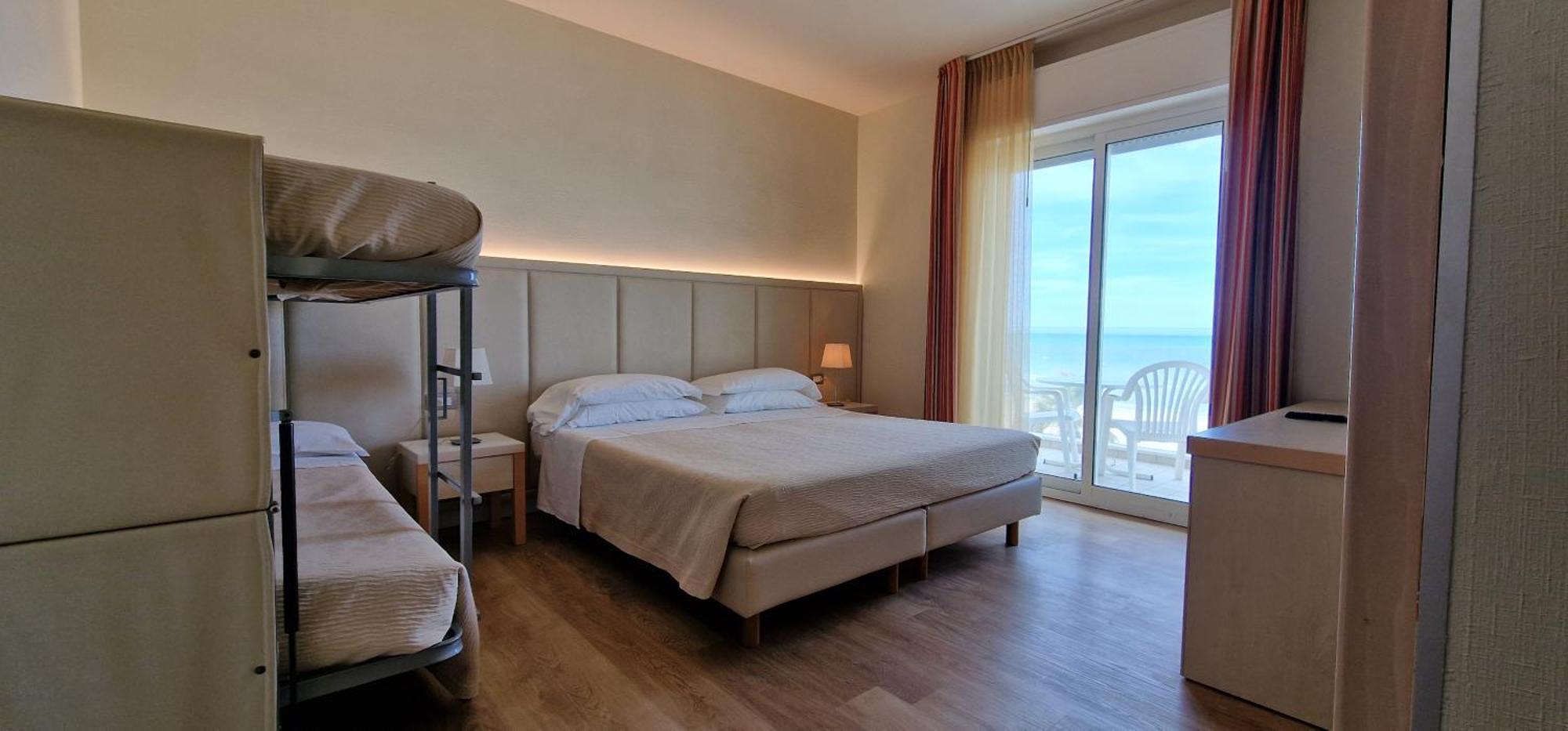 Hotel Kursaal - Fronte Mare Con Piscina Riccione Esterno foto