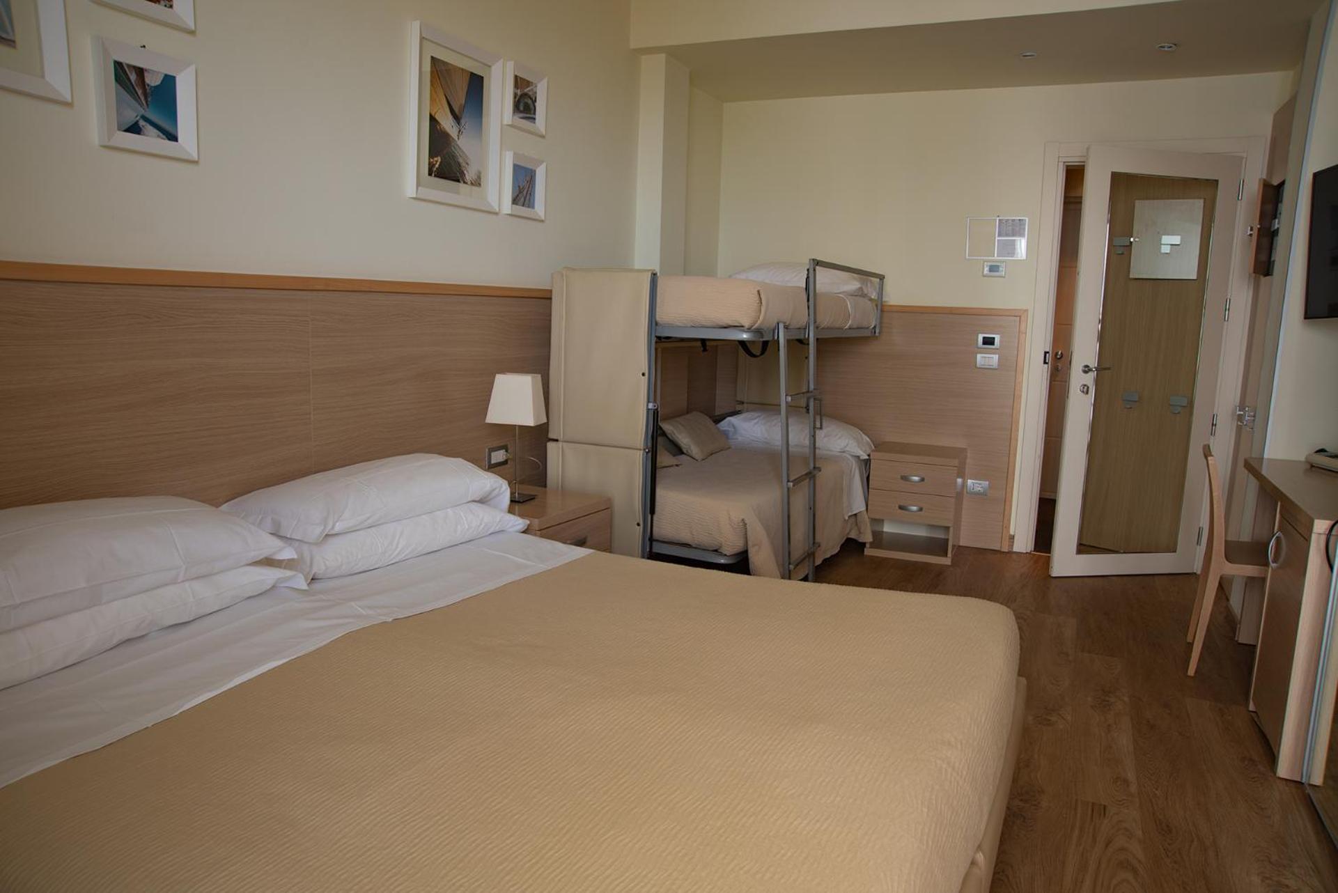 Hotel Kursaal - Fronte Mare Con Piscina Riccione Esterno foto