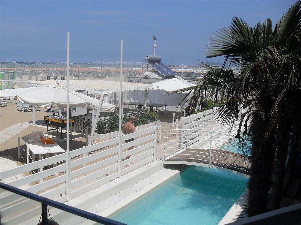 Hotel Kursaal - Fronte Mare Con Piscina Riccione Esterno foto