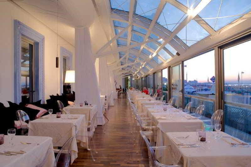 Hotel Kursaal - Fronte Mare Con Piscina Riccione Esterno foto