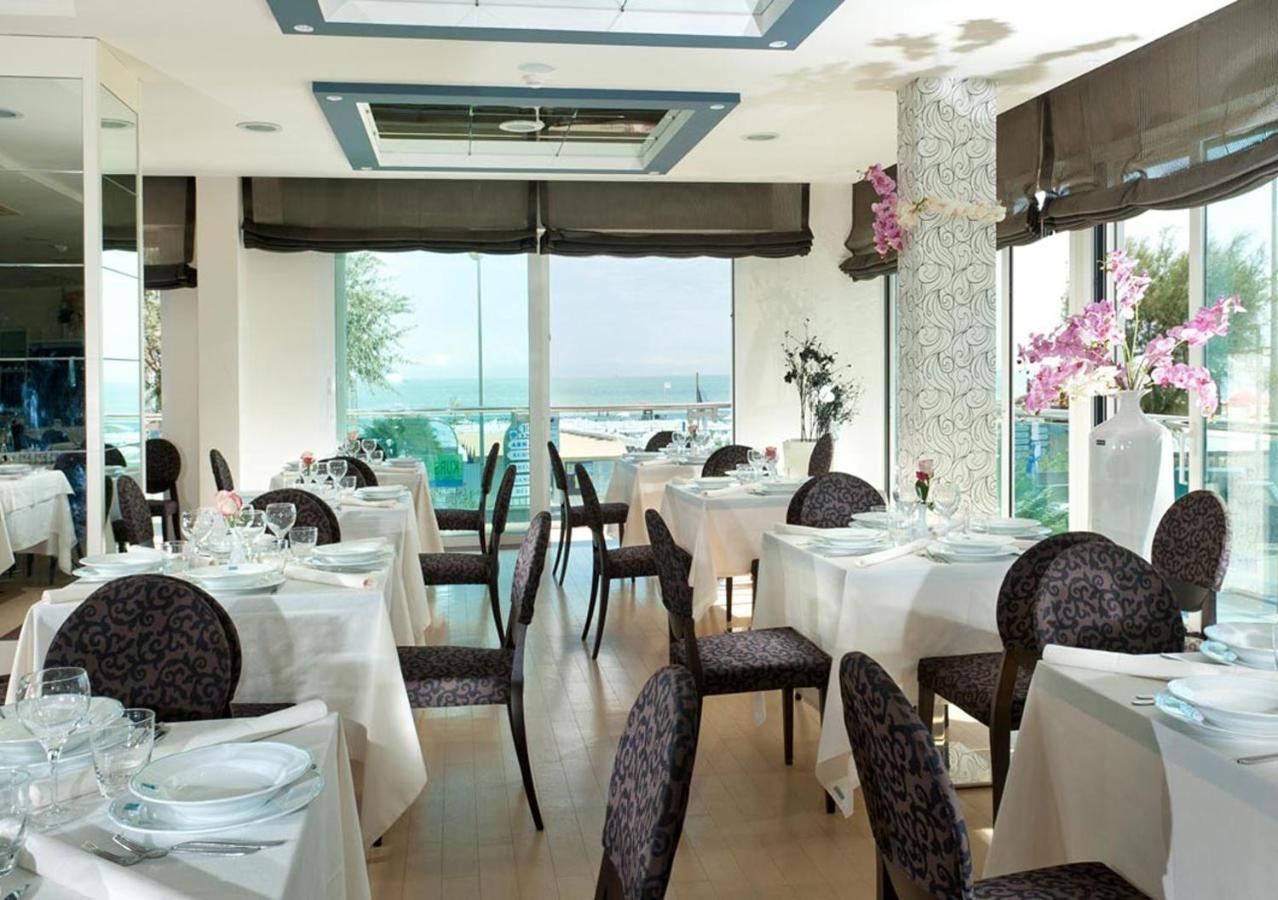 Hotel Kursaal - Fronte Mare Con Piscina Riccione Esterno foto